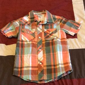 Button up short sleeve collared shirt